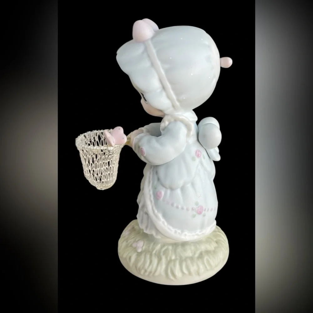 Precious Moments Figurine - Picture 4 of 10